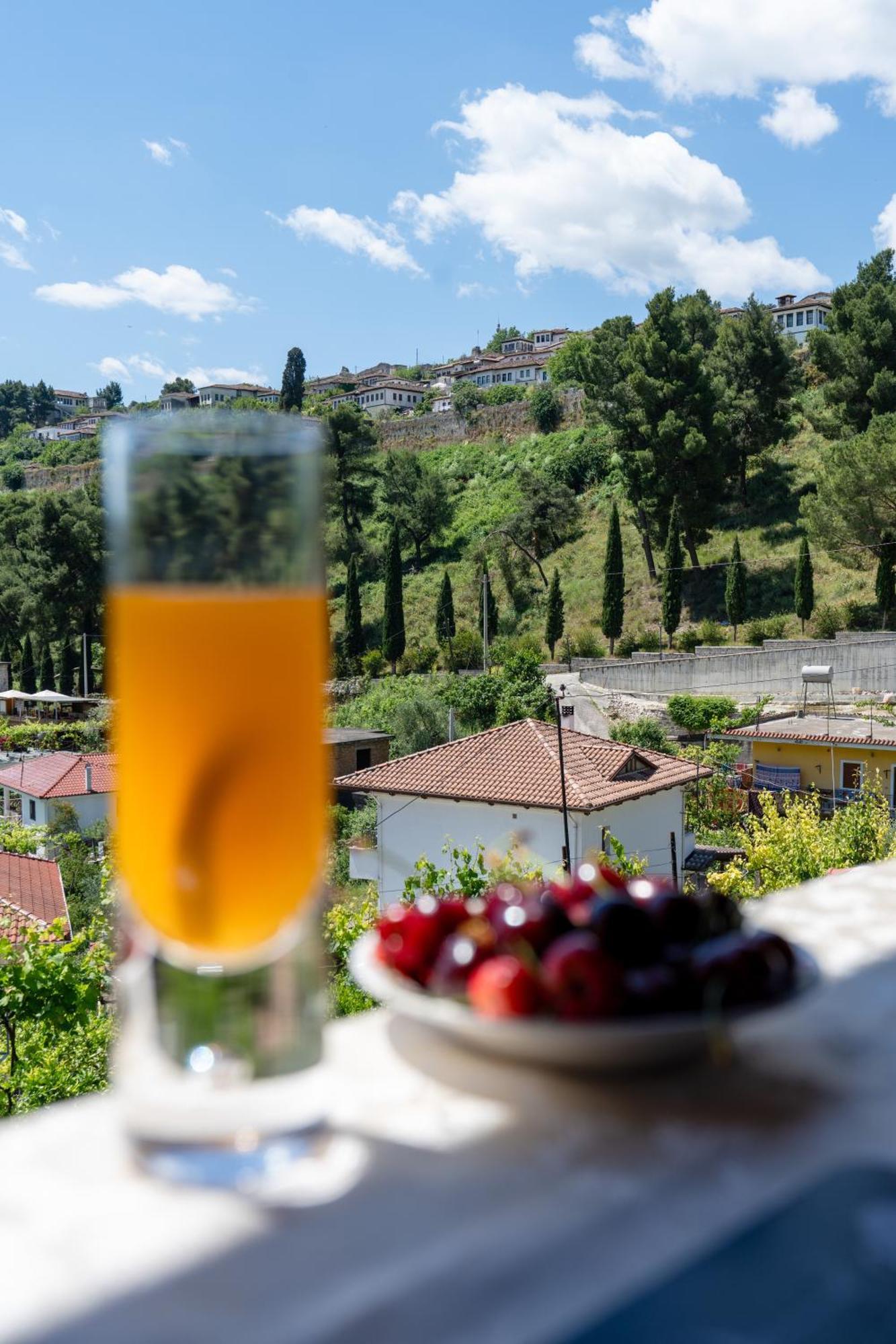 Guesthouse Emiljano Berat Eksteriør bilde