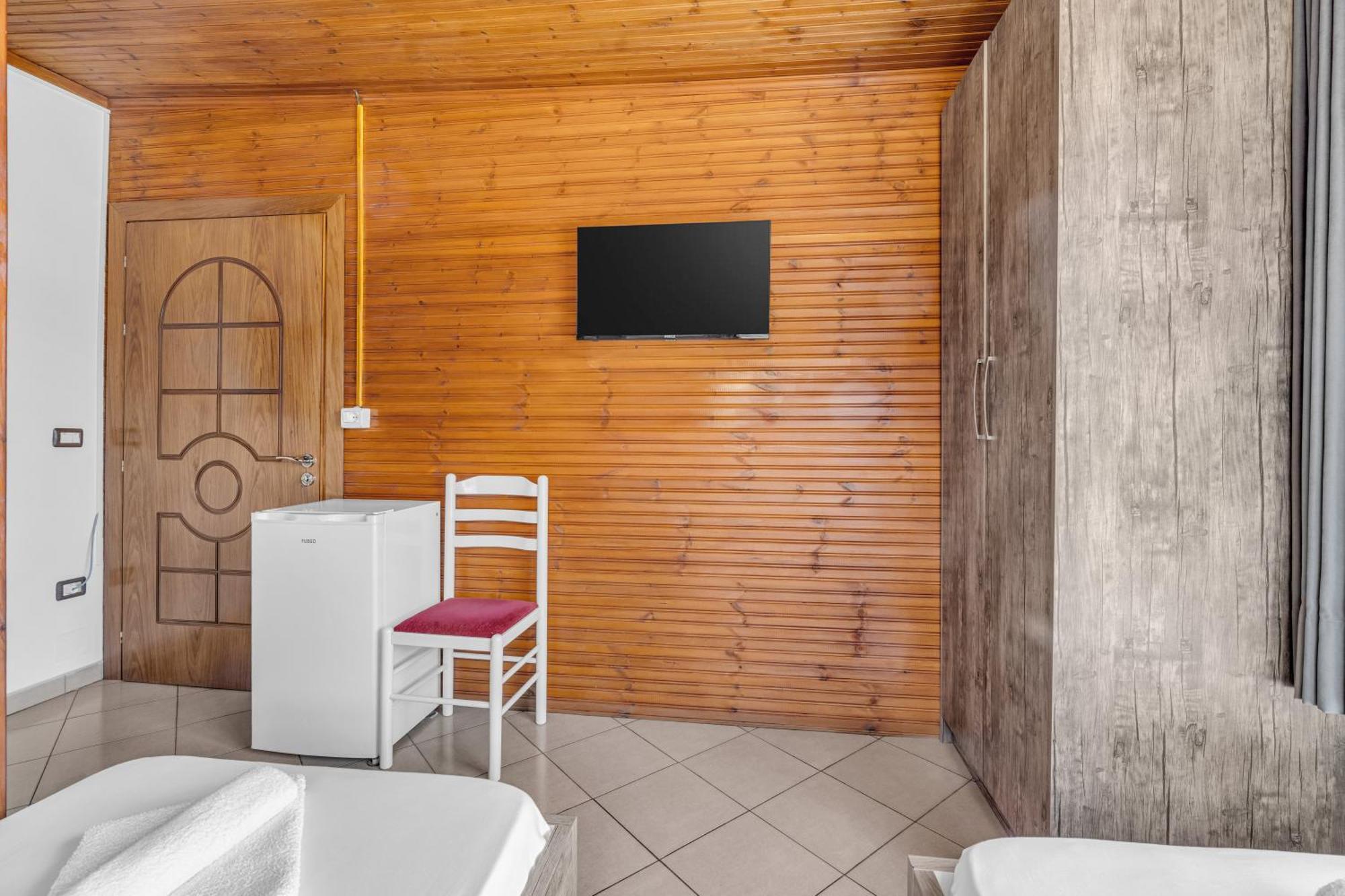 Guesthouse Emiljano Berat Eksteriør bilde